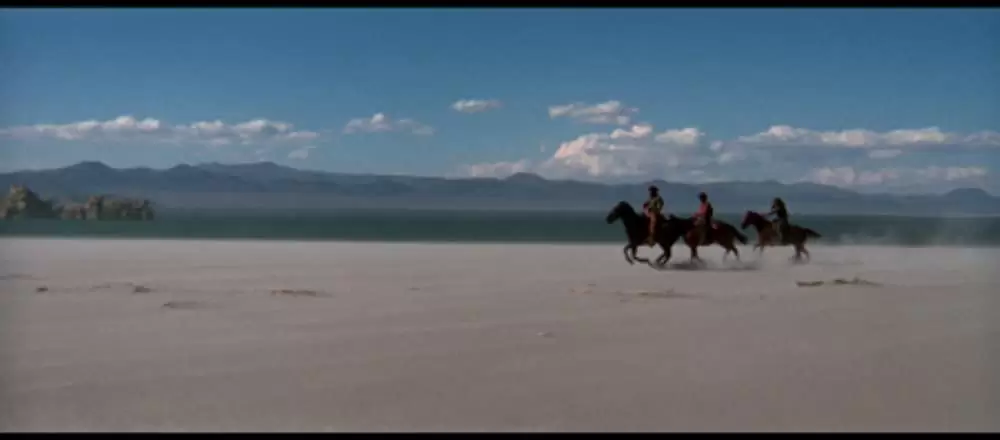 荒野のストレンジャーの画像