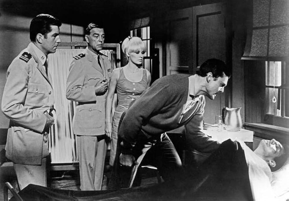 地の果てから来た怪物の画像