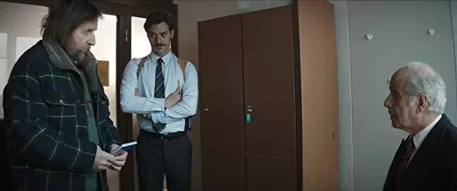 霧の中の少女の画像