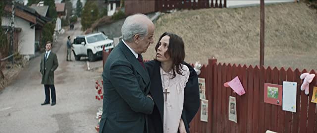 霧の中の少女の画像