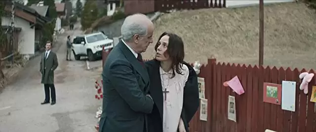 霧の中の少女の画像