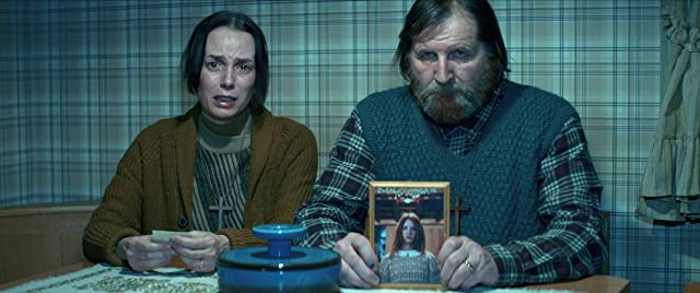 霧の中の少女の画像