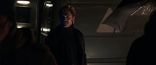 霧の中の少女の画像