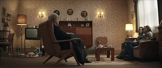 霧の中の少女の画像