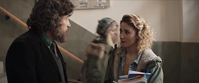 霧の中の少女の画像