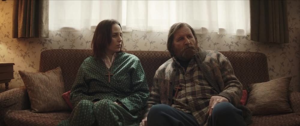 霧の中の少女の画像