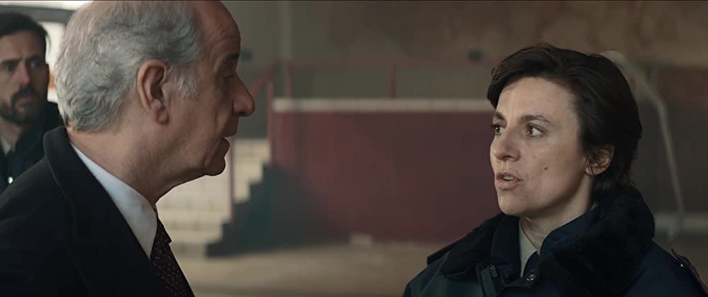 霧の中の少女の画像