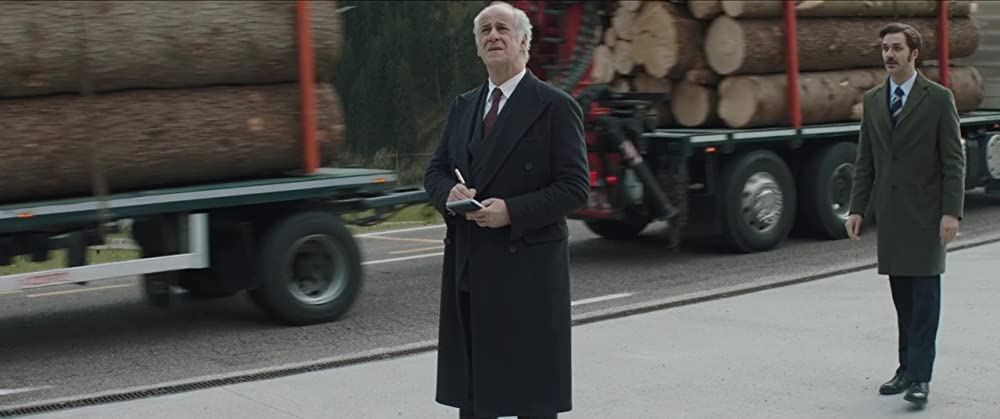 霧の中の少女の画像