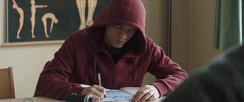 霧の中の少女の画像