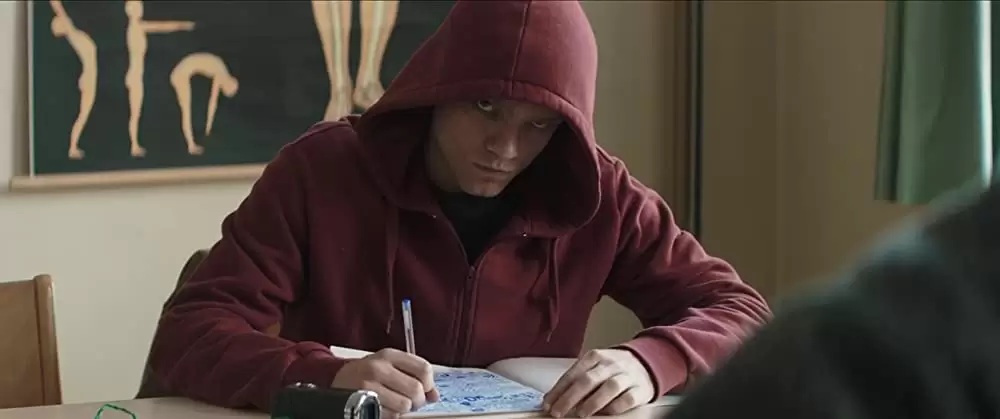 霧の中の少女の画像