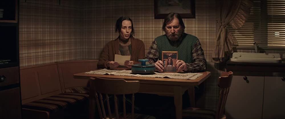 霧の中の少女の画像