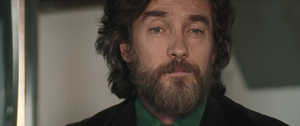 霧の中の少女の画像