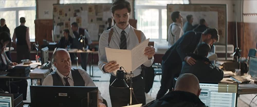 霧の中の少女の画像