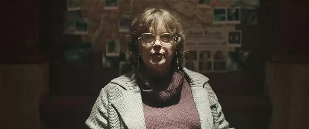 霧の中の少女の画像