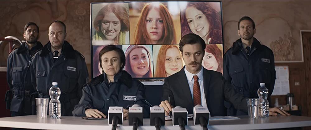 霧の中の少女の画像