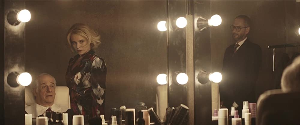 霧の中の少女の画像