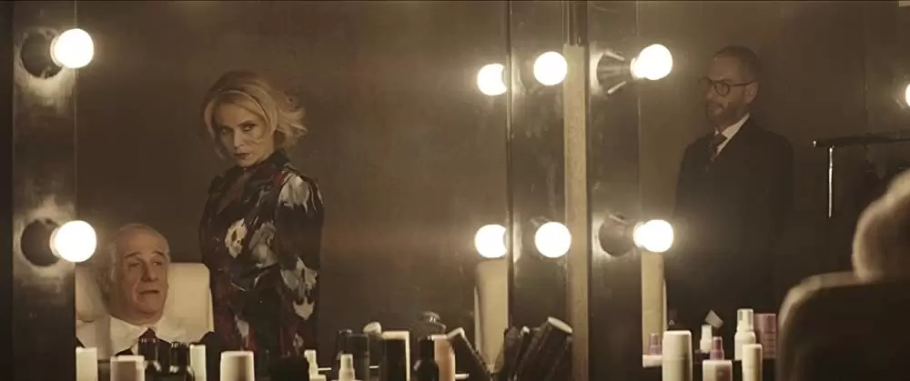 霧の中の少女の画像