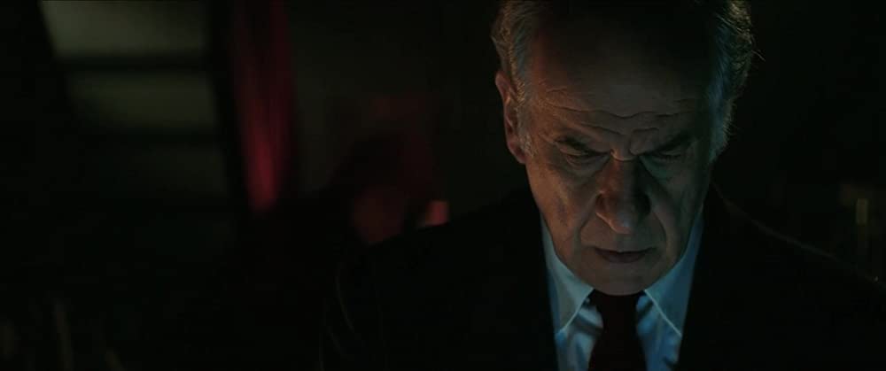 霧の中の少女の画像