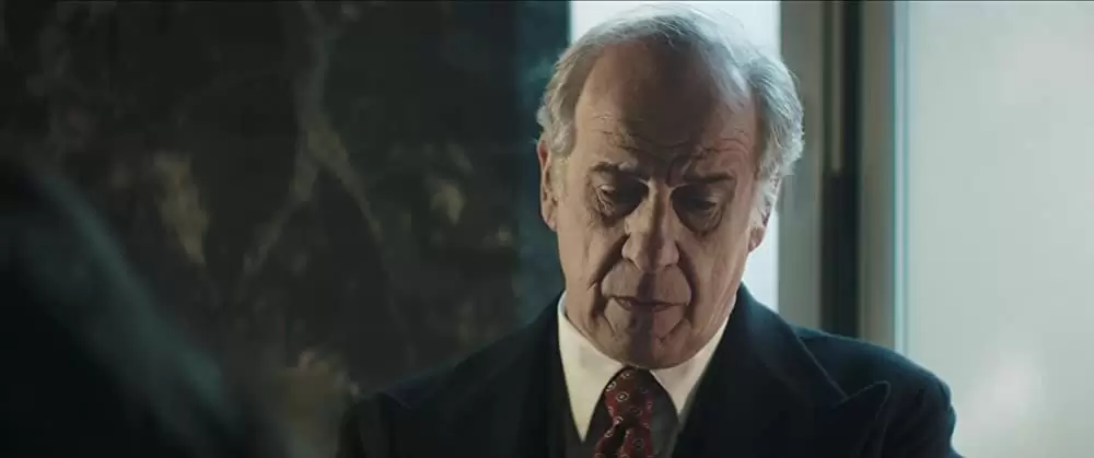 霧の中の少女の画像