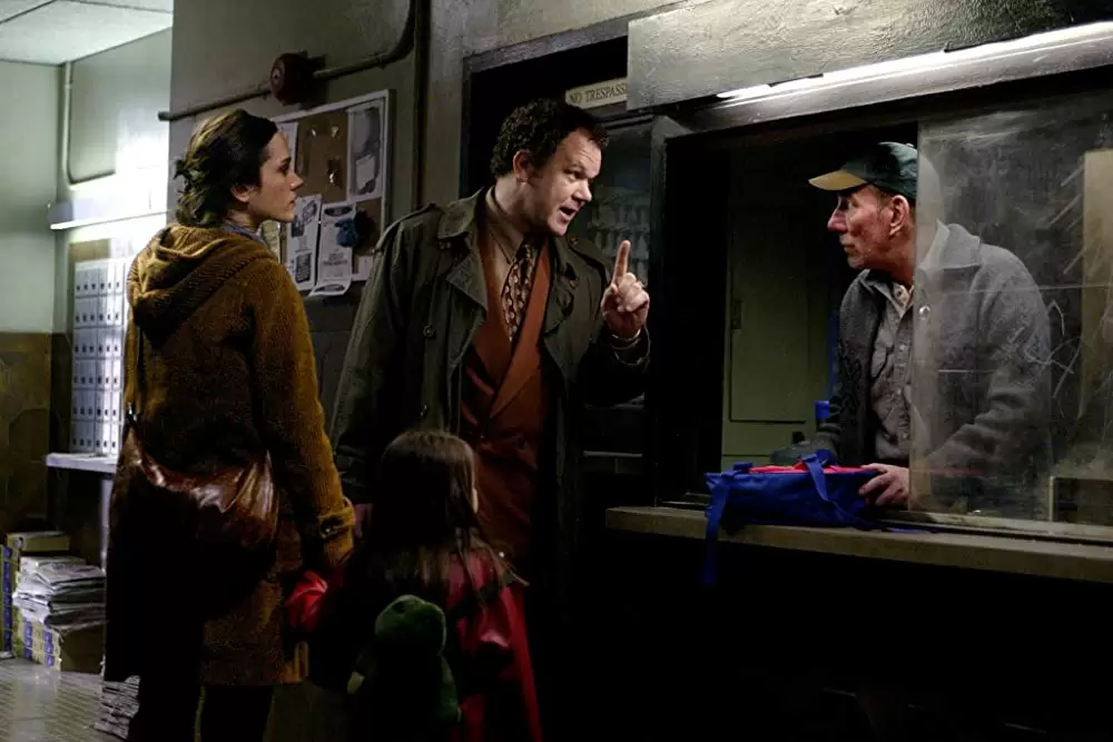 「ダーク・ウォーター」ジェニファー・コネリー & ピート・ポスルスウェイト & ジョン・C・ライリー & アリエル・ゲイドの画像