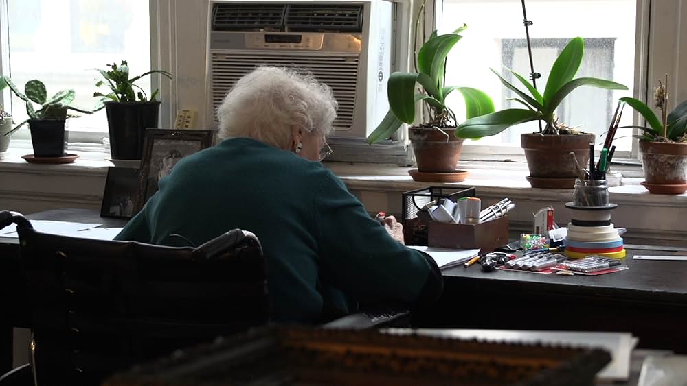 100歳の現役アーティストの画像