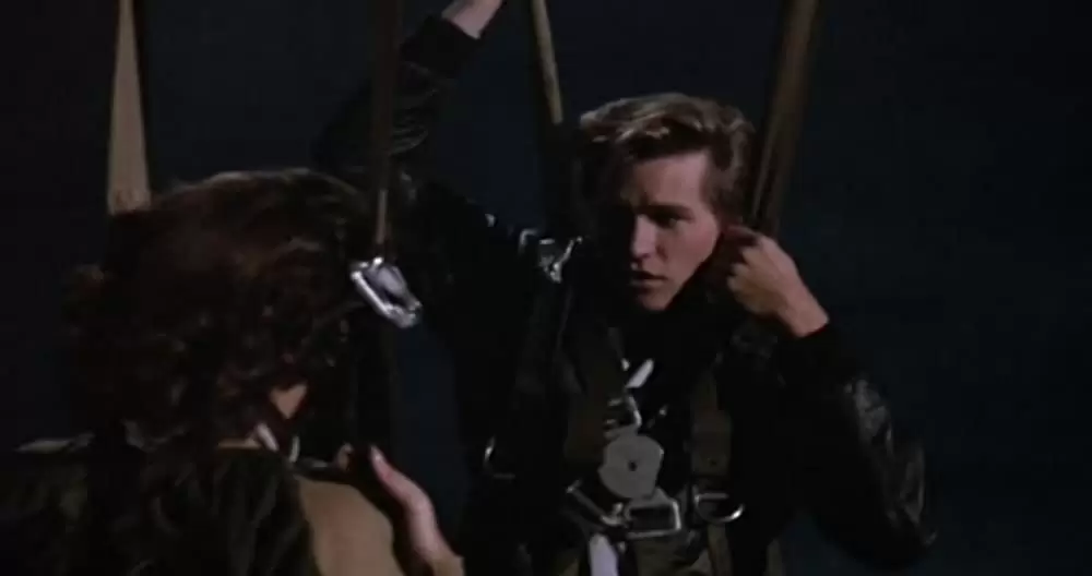 「トップ・シークレット」バル・キルマー & Lucy Gutteridgeの画像