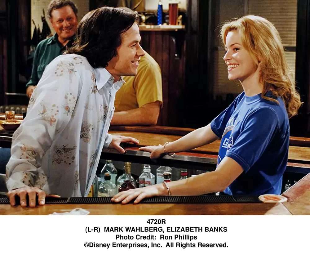 「インヴィンシブル 栄光へのタッチダウン」マーク・ウォールバーグ & エリザベス・バンクスの画像