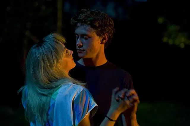 「わたしは生きていける」ジョージ・マッケイ & シアーシャ・ローナンの画像