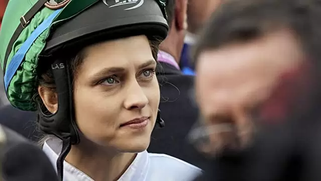 「ライド・ライク・ア・ガール」テリーサ・パーマーの画像