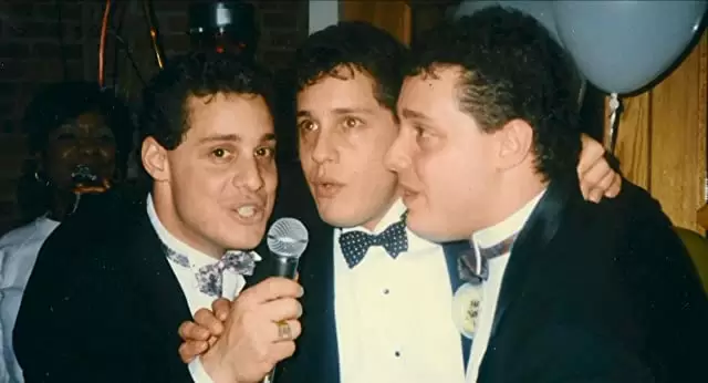 まったく同じ3人の他人/同じ遺伝子の3人の他人の画像