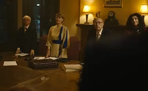 まったく同じ3人の他人/同じ遺伝子の3人の他人の画像