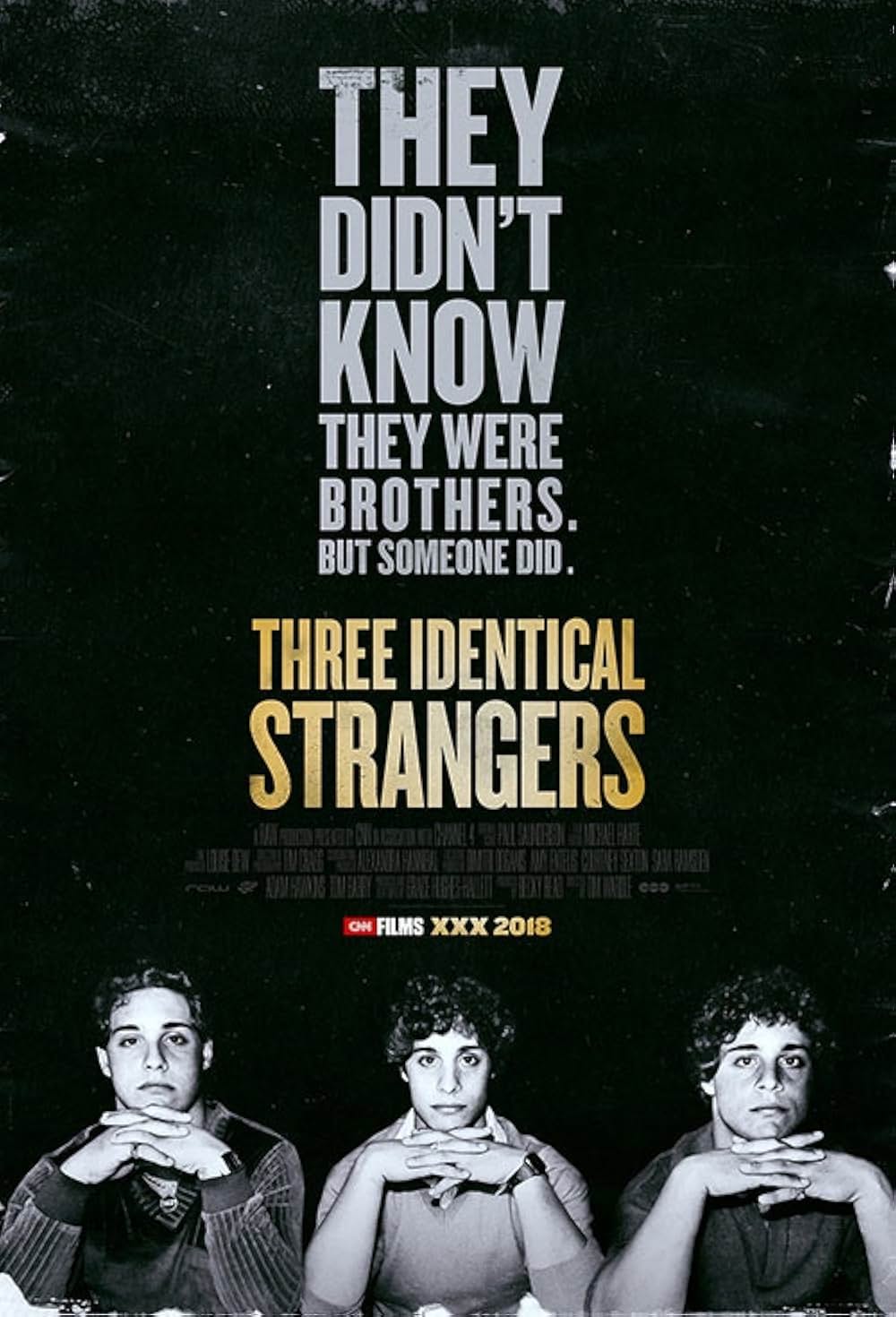 まったく同じ3人の他人/同じ遺伝子の3人の他人の画像