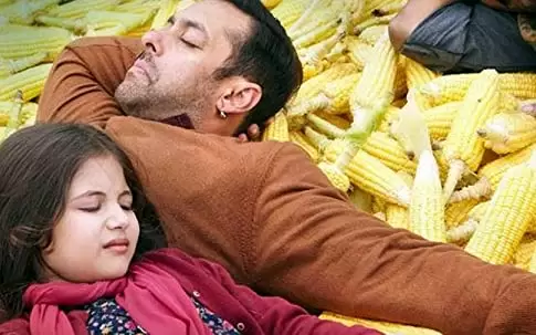 「バジュランギおじさんと、小さな迷子」サルマーン・カーン & Harshaali Malthotraの画像