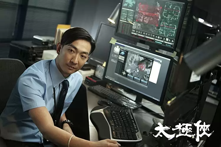 キアヌ・リーブス ファイティング・タイガーの画像