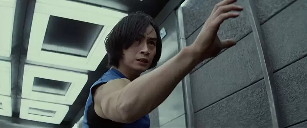 キアヌ・リーブス ファイティング・タイガーの画像