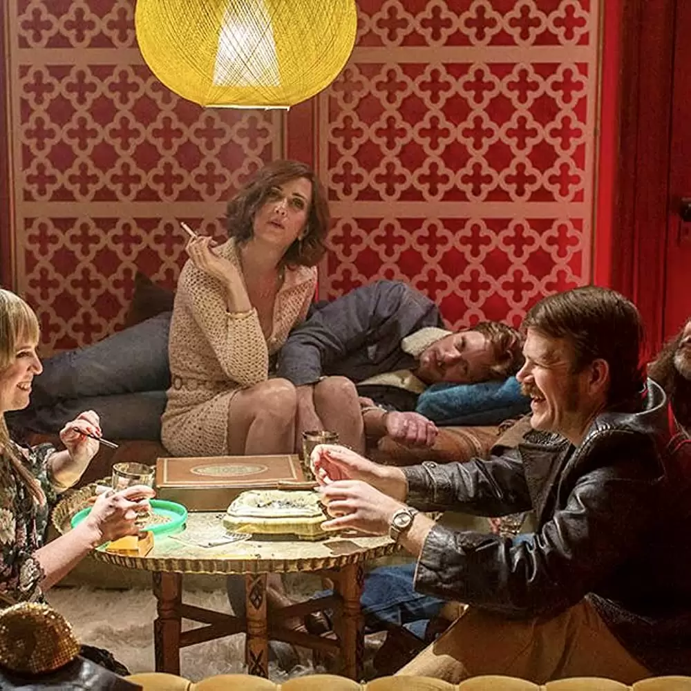 「ミニー・ゲッツの秘密」アレクサンダー・スカルスガルド & クリステン・ウィグの画像