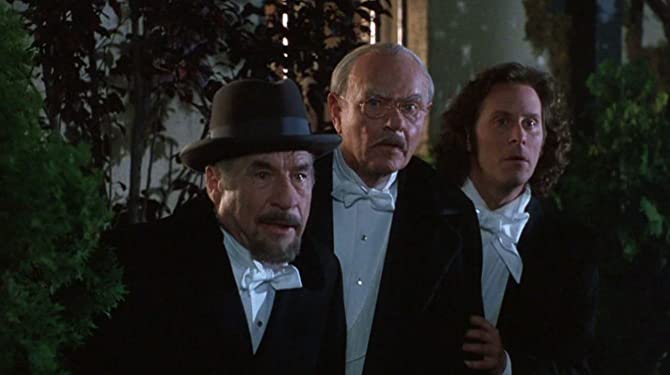 レスリー・ニールセンの ドラキュラの画像