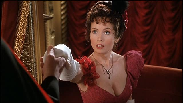 レスリー・ニールセンの ドラキュラの画像