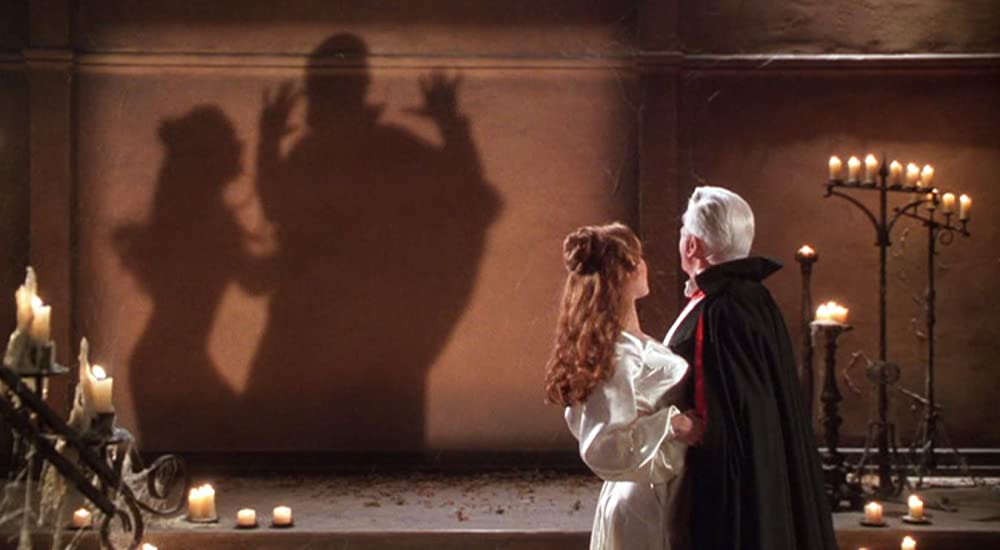 レスリー・ニールセンの ドラキュラの画像