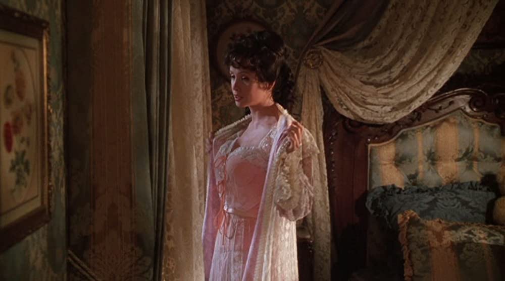 レスリー・ニールセンの ドラキュラの画像