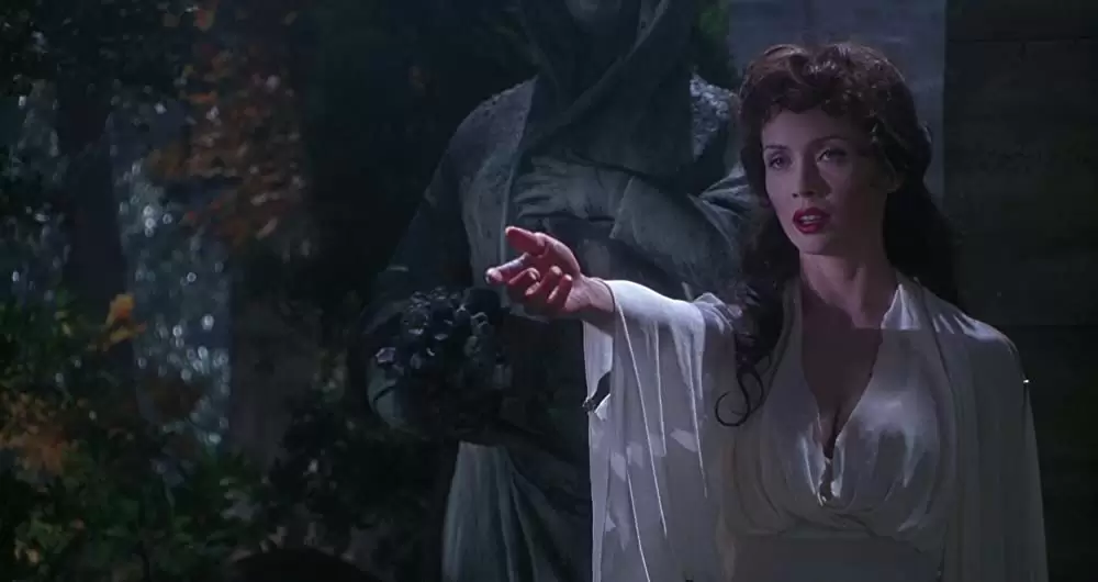 レスリー・ニールセンの ドラキュラの画像