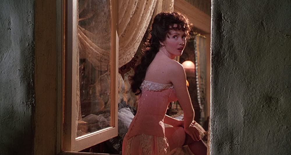 レスリー・ニールセンの ドラキュラの画像