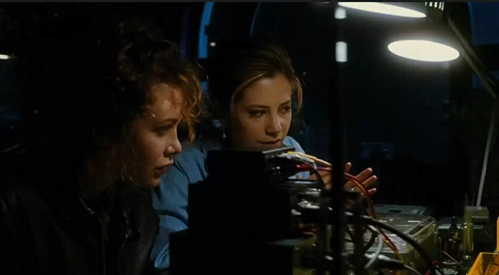 「ミミック」ミラ・ソルビノ & アリックス・コロムゼイの画像