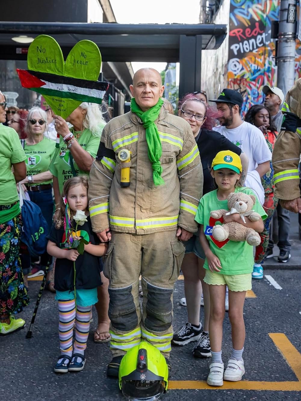 グレンフェル・タワーの悲劇: 焼失した高層住宅とくすぶる火種の画像