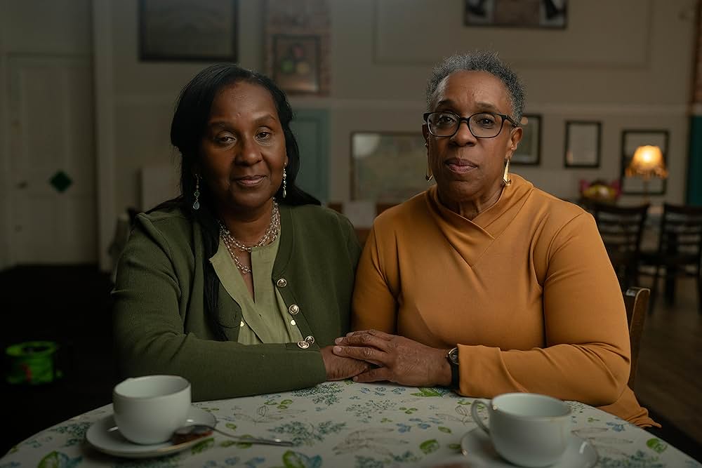 グレンフェル・タワーの悲劇: 焼失した高層住宅とくすぶる火種の画像