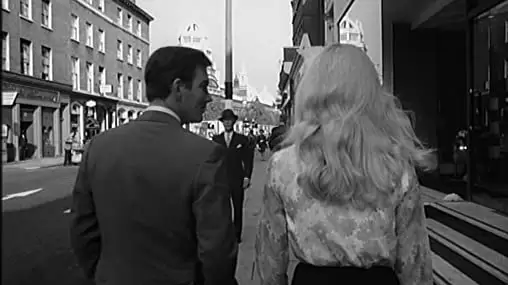 「反撥」カトリーヌ・ドヌーブの画像