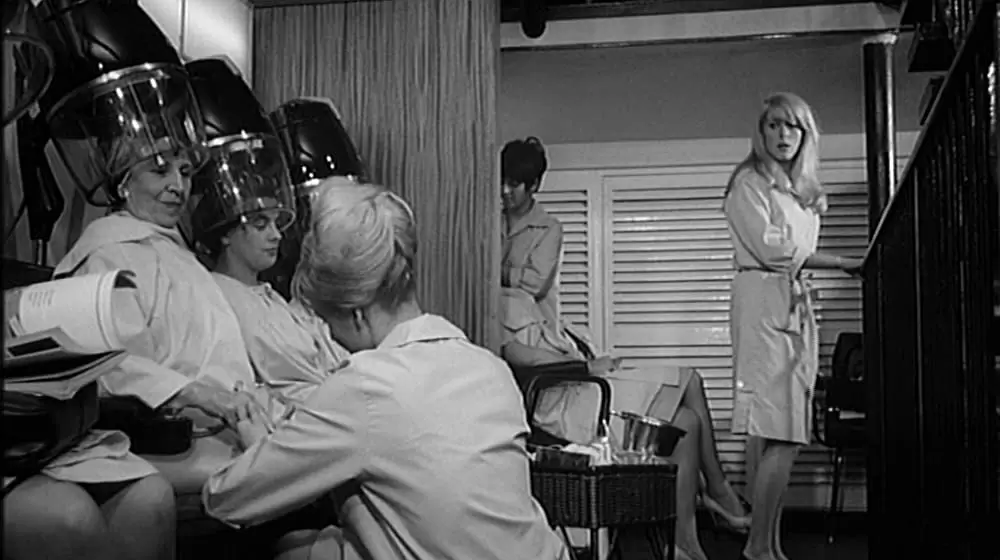 「反撥」カトリーヌ・ドヌーブの画像