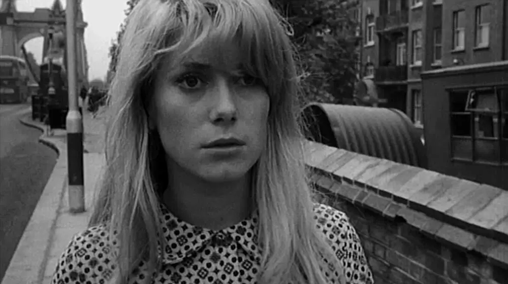 「反撥」カトリーヌ・ドヌーブの画像