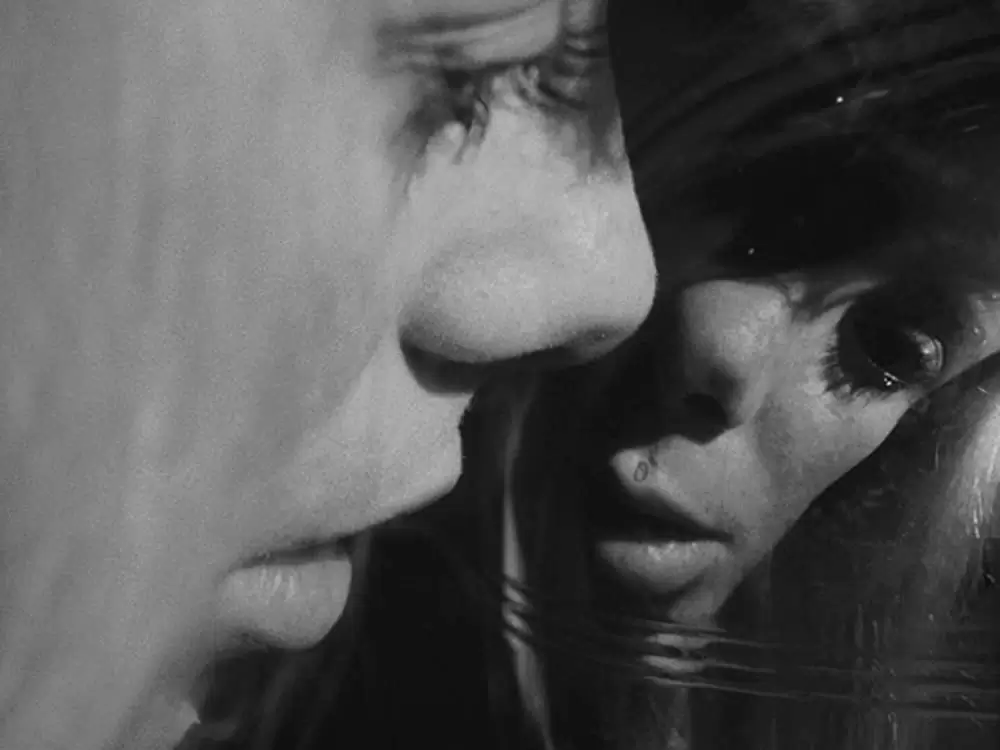 「反撥」カトリーヌ・ドヌーブの画像