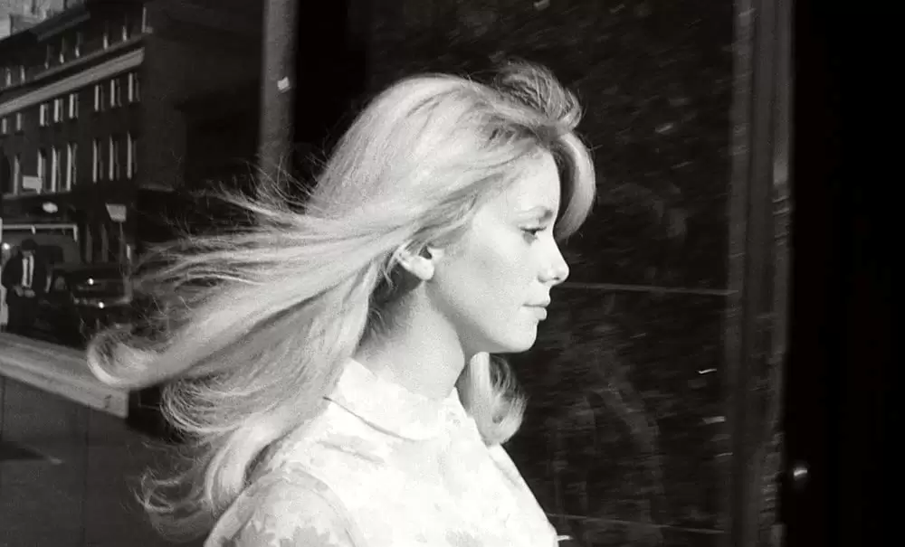 「反撥」カトリーヌ・ドヌーブの画像